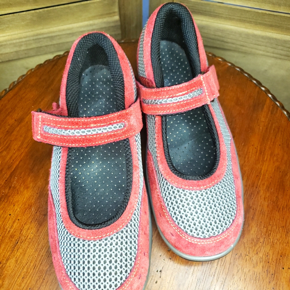 ortho feet Mary Jane proven orthopedic diabetic shoes. Size 8 1/2. Velcro strap.